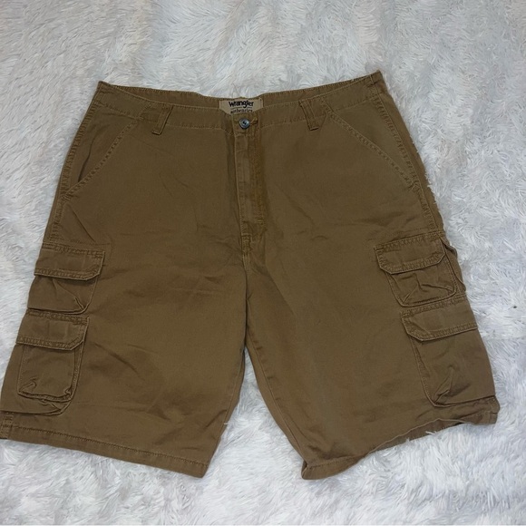 Wrangler Authentic Cargo Khaki Shorts size 38 - Picture 1 of 3